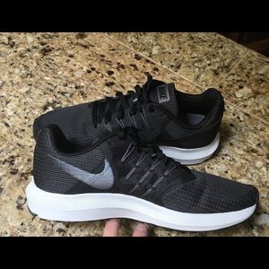 Nike Woman’s Run Swift Running Shoes